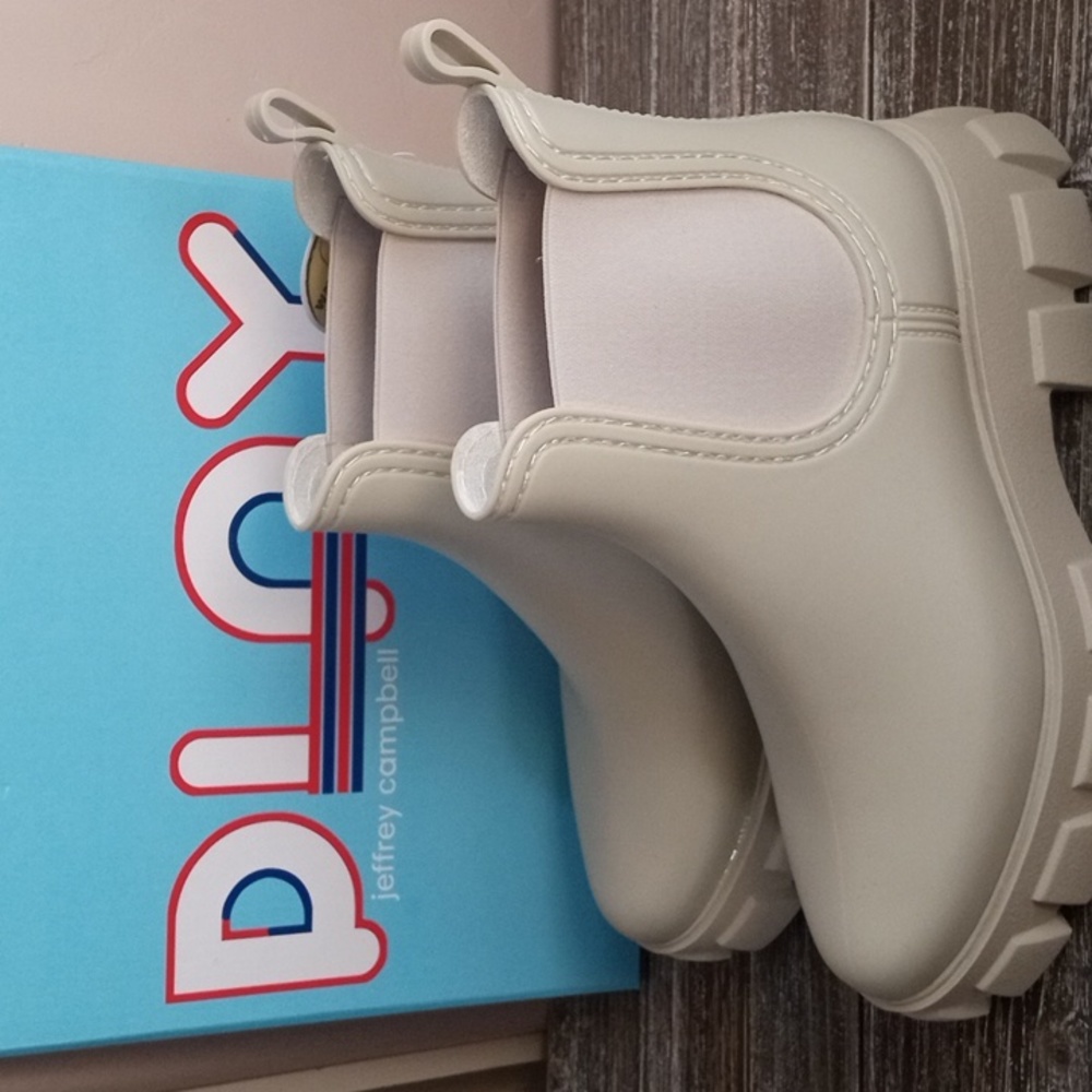 JEFFREY CAMPBELL PLAY Pleu rain boots, platform lug sole Chelsea w10